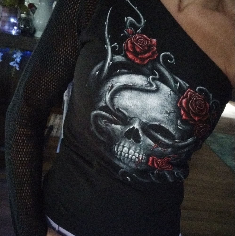 Fishnet Sleeve Skull print top
